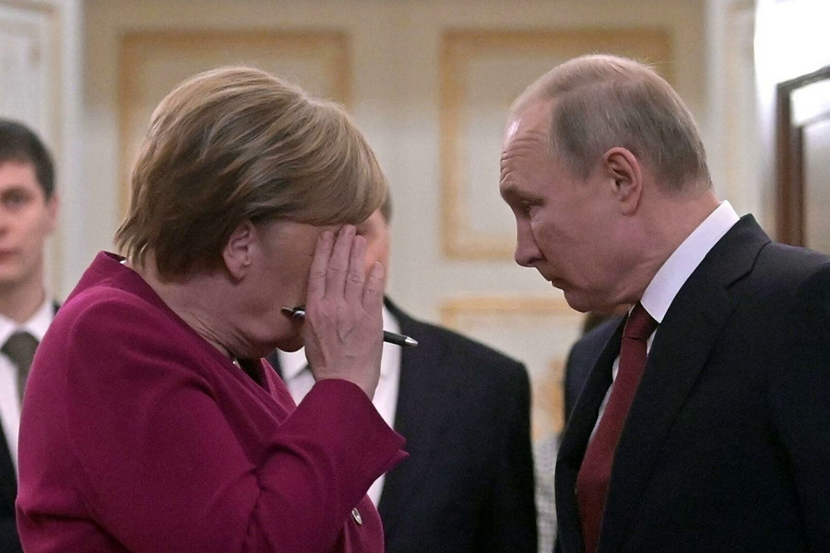 Меркель с глазу на глаз сказала Путину, что "курок взведен", выстрел может прозвучать в любой момент