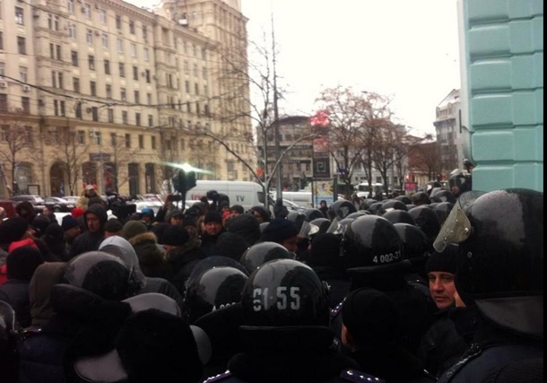 У харьковского горсовета произошла потасовка между активистами и правоохранителями - СМИ