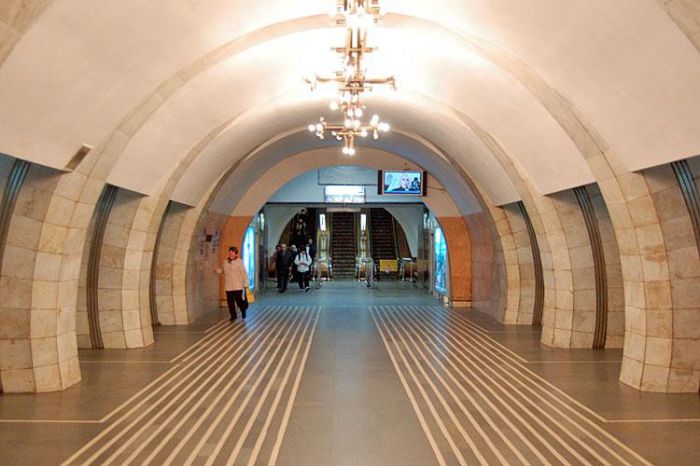 На киевской станции метро мужчина оказался под колесами поезда