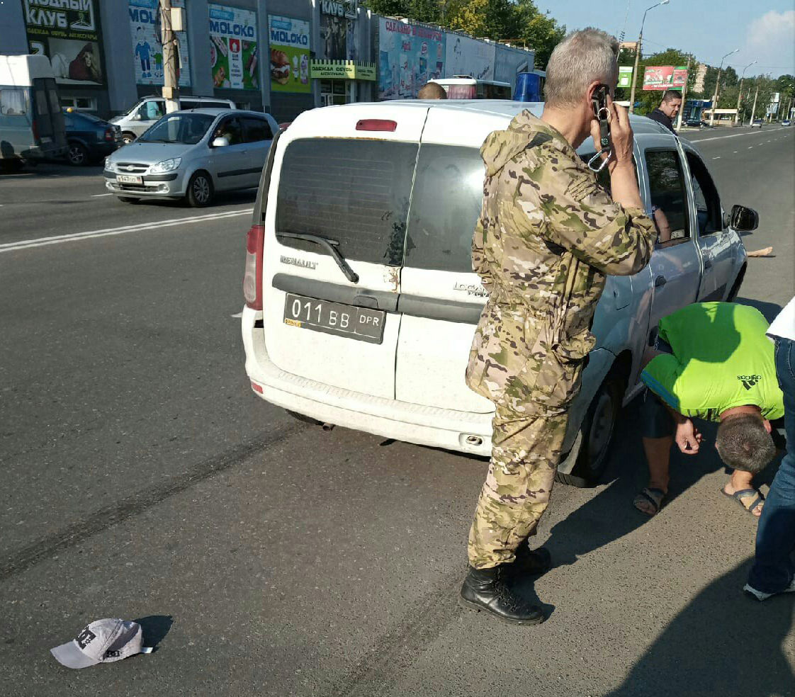 "Прокатил на капоте метров 15", - в Макеевке наемник "ДНР" на переходе сбил двух девушек, обе в тяжелой коме