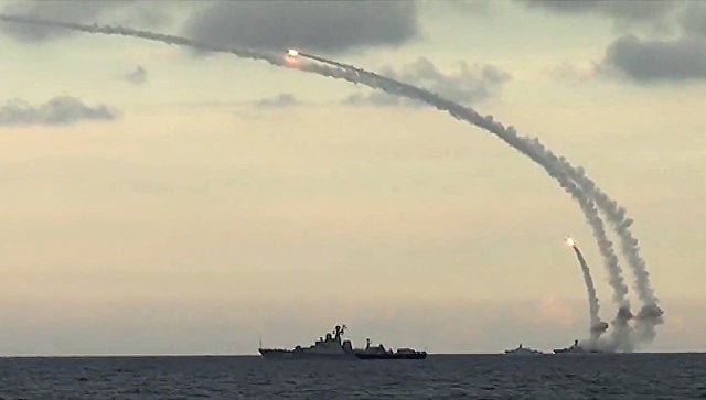 ​Россия запустила шесть крылатых ракет "Калибр" по объектам ИГИЛ в Сирии: стали известны последствия удара - кадры