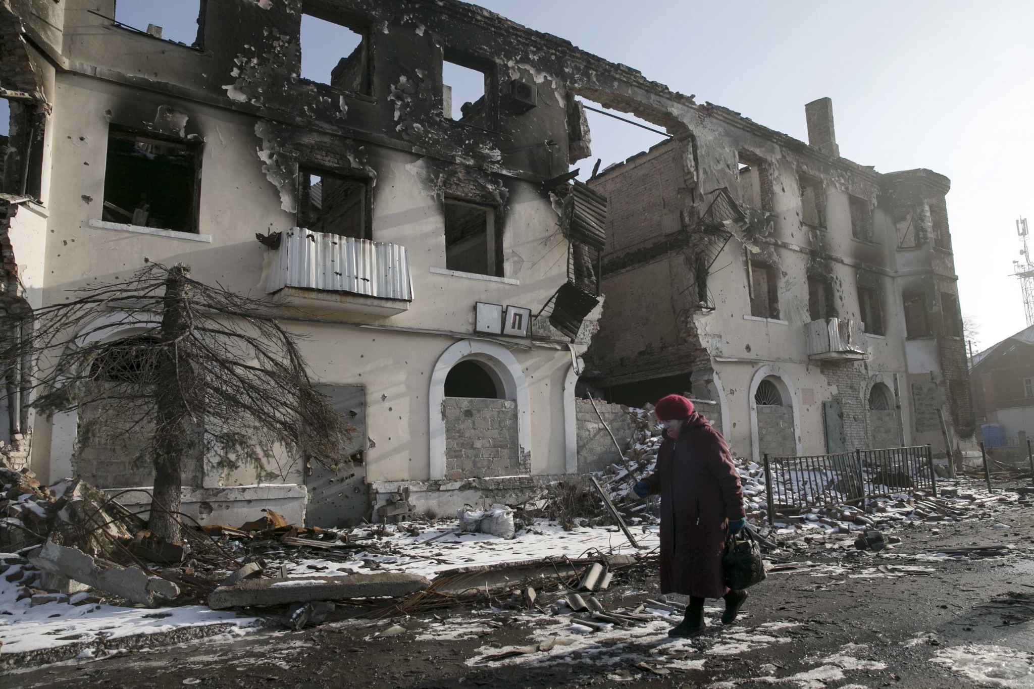 "Вы убили наш город и скрываете улики от Гааги", - житель Дебальцево сказал правду российским журналистам - кадры