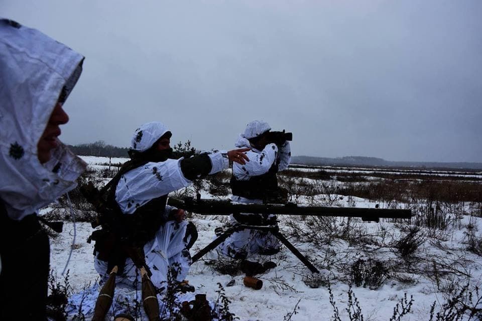 Гибридная армия РФ "поливает" артиллерией Авдеевку: "С территории воинской части молотят"