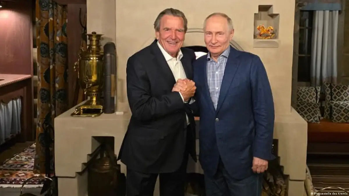 Путин "случайно" отпраздновал свое 74-летие в кампании экс-канцлера ФРГ Шредера