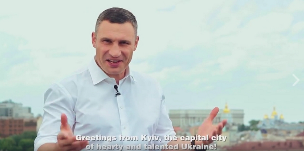 "Scream & Shout" от Виталия Кличко: киевский мэр отблагодарил волонтеров "Евровидения 2017" зажигательным танцем (видео)
