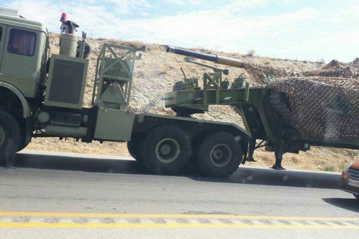 ​Иран перебрасывает войска к границе Азербайджана на фоне эскалации в Карабахе - колонна попала на фото