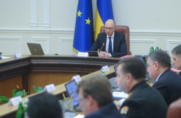 Официально: Яценюк намерен запретить импорт в Украину российской нефти