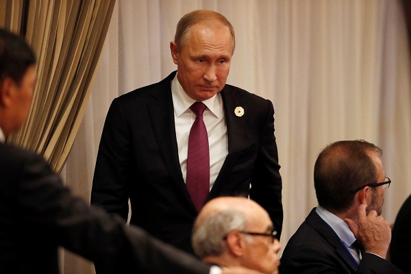 Попадетесь - вас никто не прикроет: Кремль приказал провести президентские выборы "правильно"