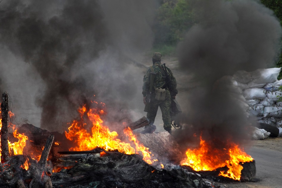 Война продолжается, где-то под Донецком гибнут наши ребята...помните об этом – волонтер Роман Доник