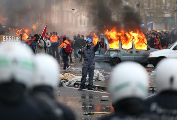 Беспорядки в Брюсселе: полиция ответила демонстрантам слезоточивым газом и водометами