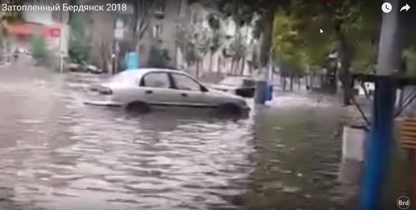 В Украине теперь есть своя "Атлантида": популярный курорт ушел под воду, жители плавают по улицам – кадры