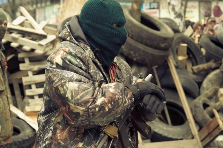 "Каждый день дырявые на дорогах", - в Донецке вооруженный боевик сбежал из воинской части