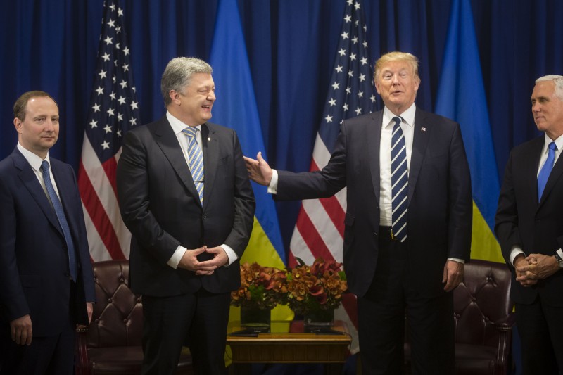 "Замечательно! Очень рад был провести встречу с Порошенко в Нью-Йорке!" – Трамп поделился своими восхитительными впечатлениями от переговоров с президентом Украины. Кадры
