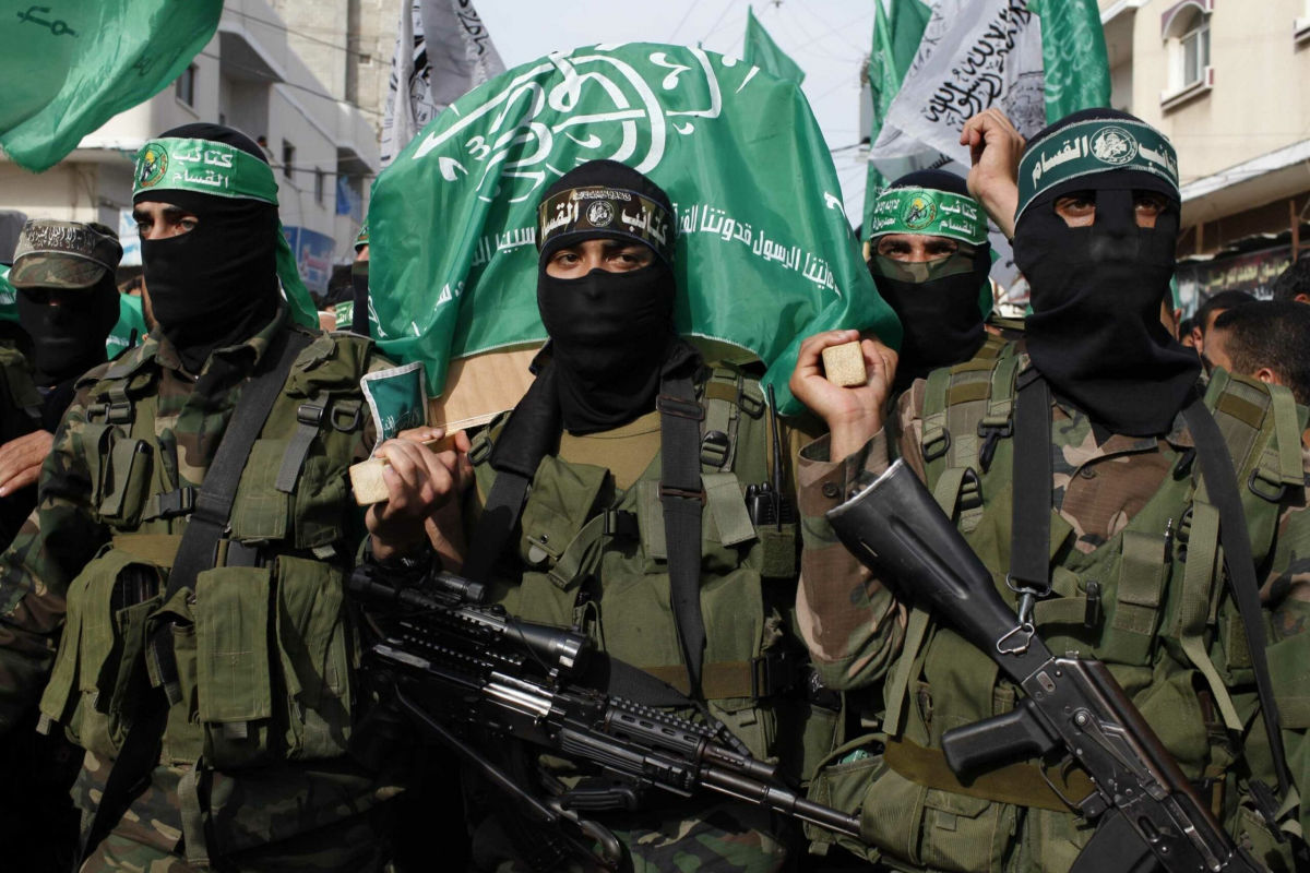 ​ХАМАС набирает сотни заложников: боевики похищают и отвозят в Газу израильских женщин и детей