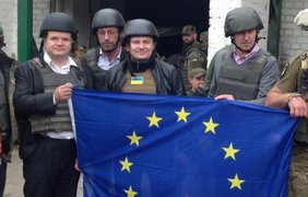 Евродепутаты: против Украины ведут войну подготовленные профессиональные военные