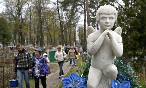 ​Жители Луганщины побоялись идти на кладбища в поминальный день, - Москаль