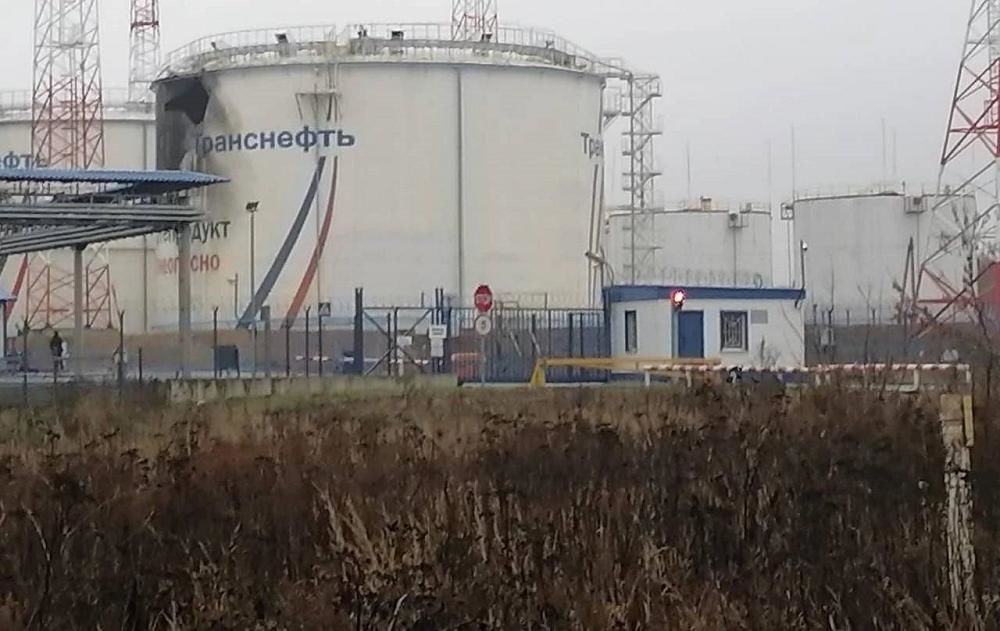 Уночі безпілотник атакував нафтобазу у РФ за 200 км від кордону України – росіяни здивовані, фото