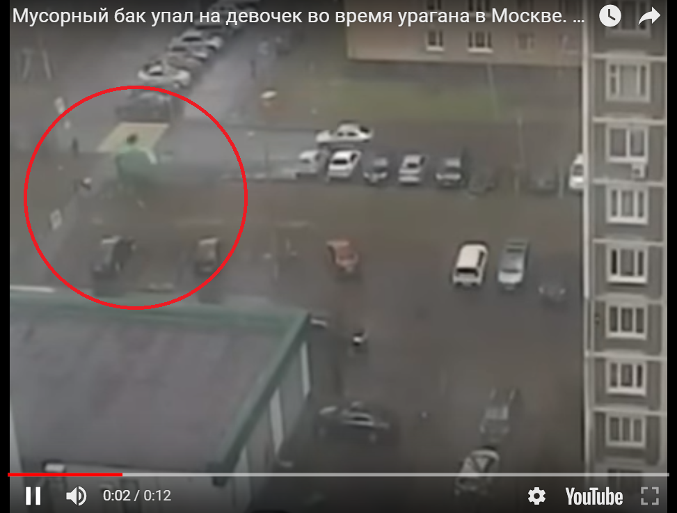 Опубликовано видео гибели школьницы от урагана в Москве: шансов выжить у нее не было - кадры