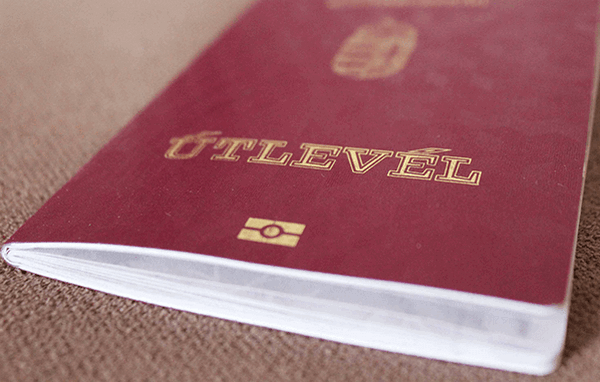 МИД Украины бьет тревогу: Венгрия продала на Закарпатье более 100 тысяч своих паспортов - кадры
