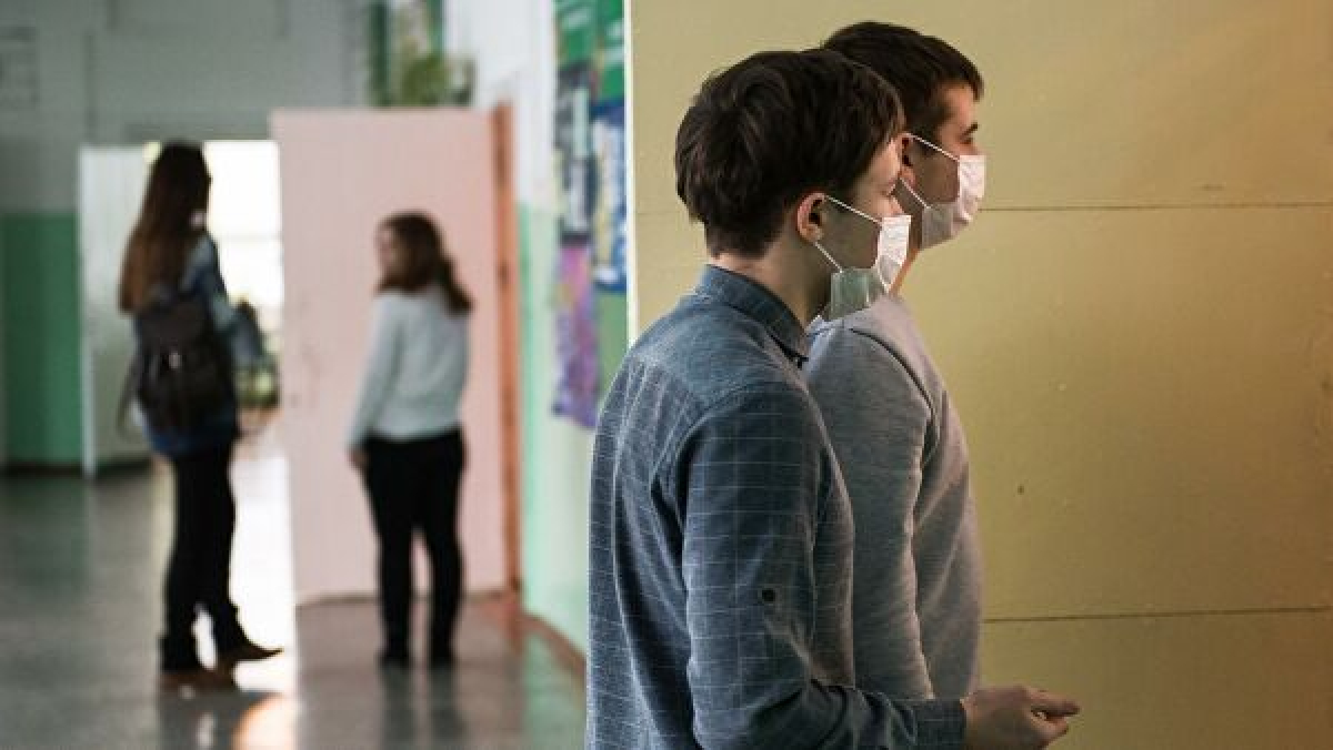 Нардепы получают маски за счет бюджета, а школьникам покупают родители: потрачено более полумиллиона гривен