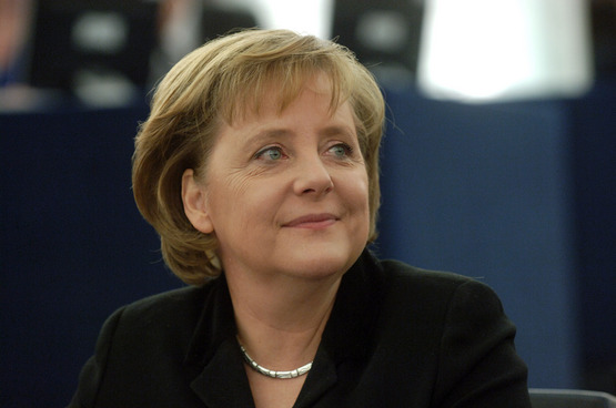 Меркель: мы продолжим дипломатические меры по урегулированию кризиса в Донбассе