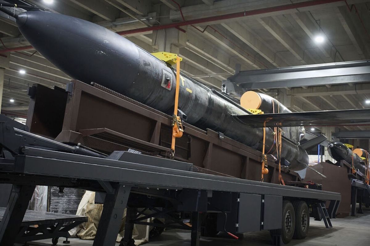 Украинские компании начали выпускать дроны и ракеты в Польше – Сикорский