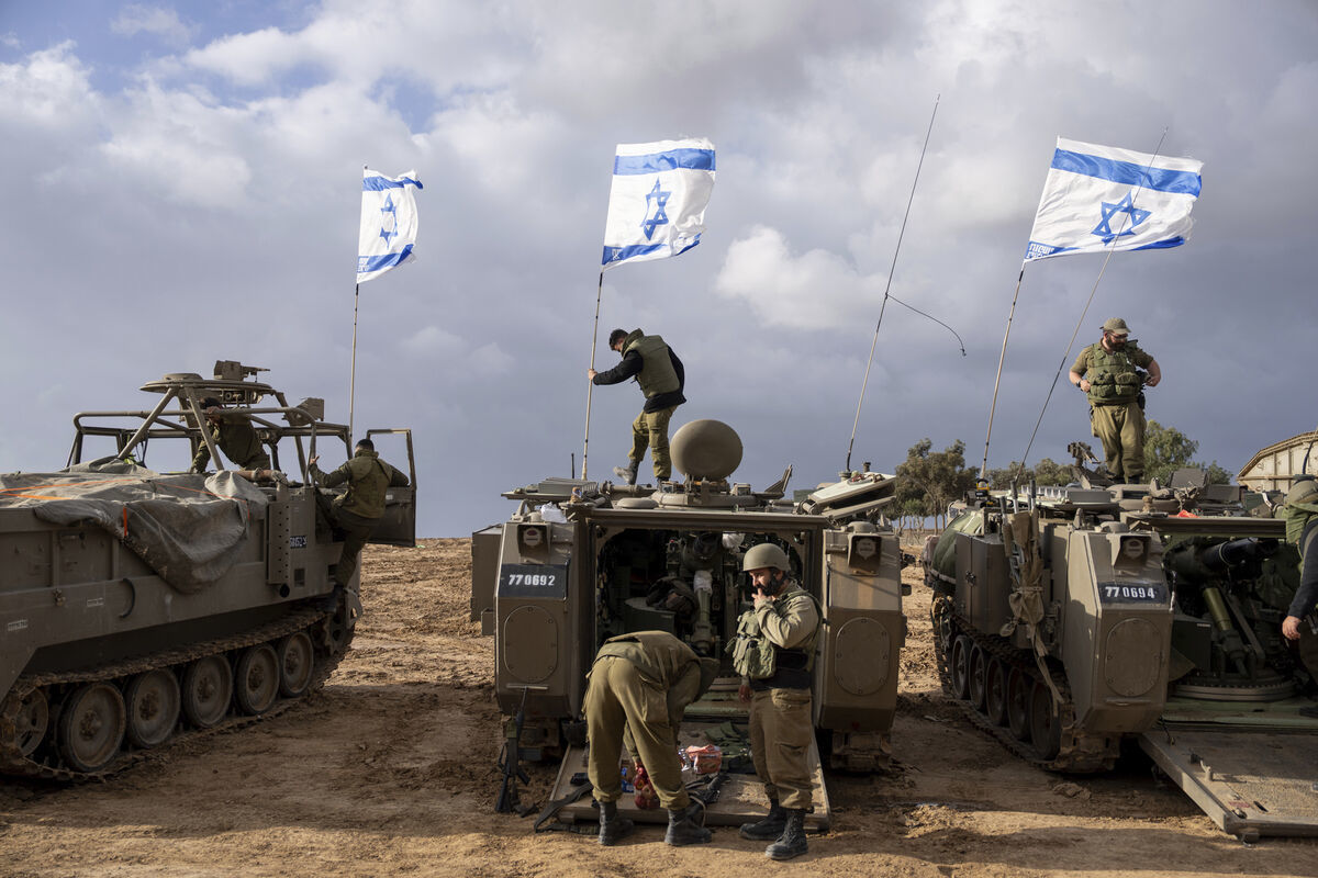 Израиль отреагировал на угрозы Ирана "ударом возмездия": ЦАХАЛ готовит наступление 