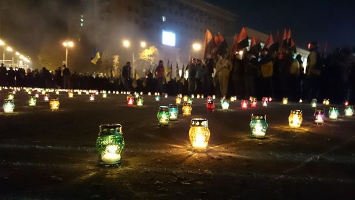 В Харькове прошло масштабное факельное шествие