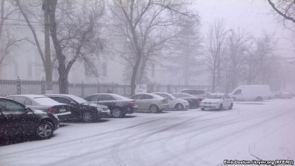 В Крыму снегопад. Без света остались 18 тысяч человек