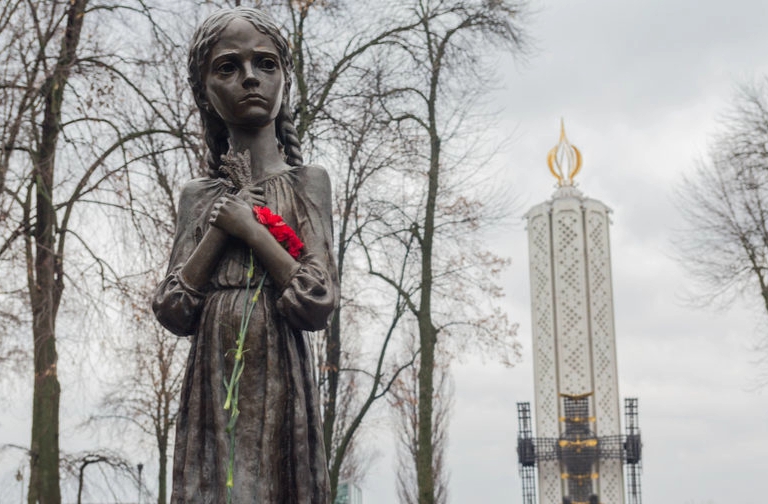 "Россия снова пытается убить украинскую идентичность, но она проиграет", - Госдеп США