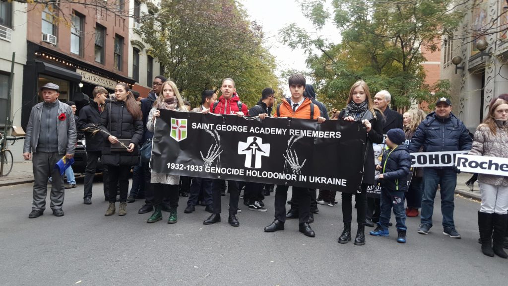 В США почтили жертв Голодомора: в Нью-Йорке люди вышли на масштабный Марш памяти - опубликованы кадры