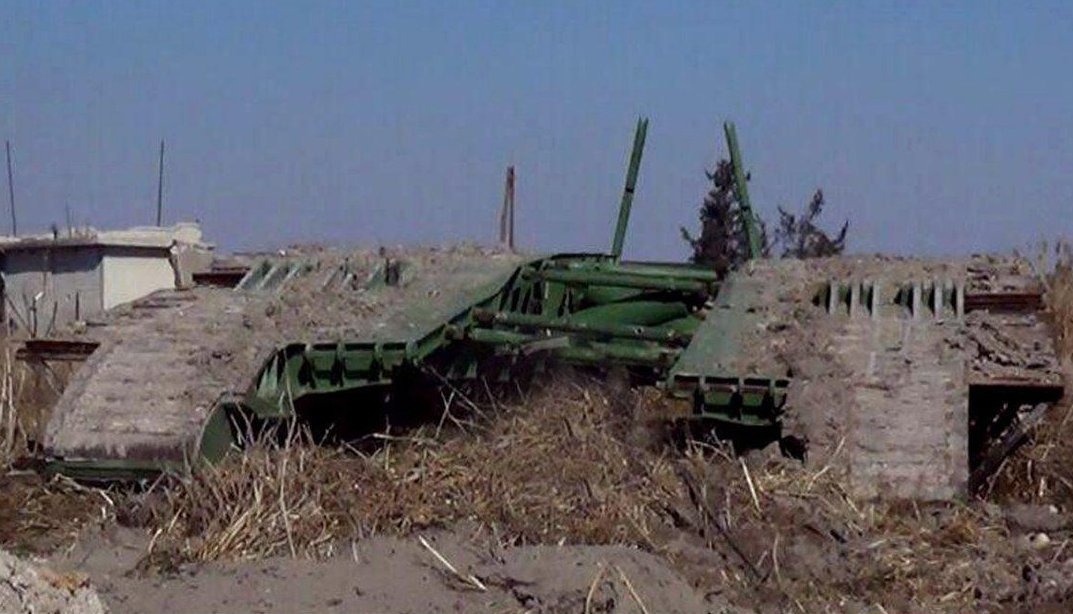 Армия Башара Асада несет потери: в Сирии уничтожена редкая версия мостового танка правительственных войск - кадры