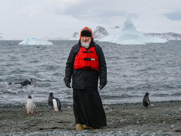 Патриарх Кирилл покрестил пингвинов в Антарктиде