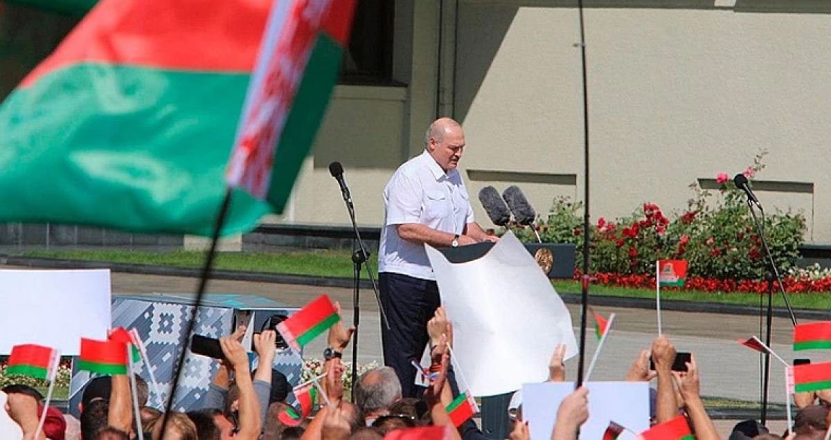 Лукашенко обещал стать перед народом на колени - что же происходит на самом деле