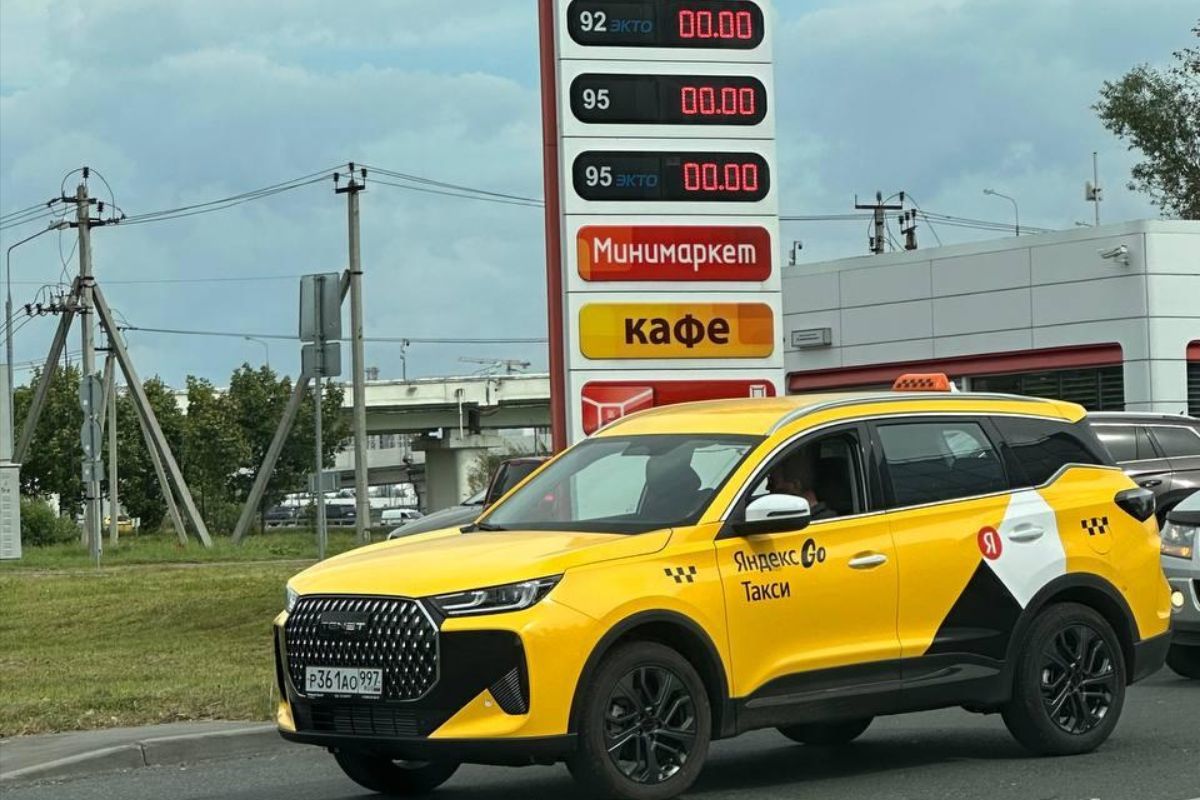 ​Очереди на АЗС возвращаются в Москву и регион: топливный кризис набирает обороты в РФ