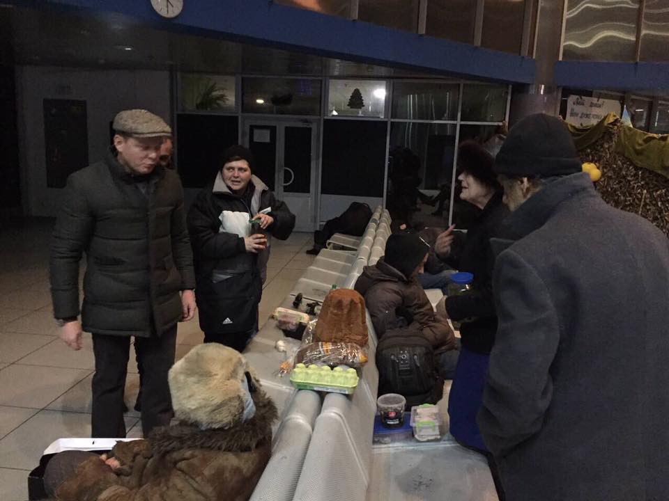 ​Ляшко накормил киевских бомжей объедками со своего новогоднего стола