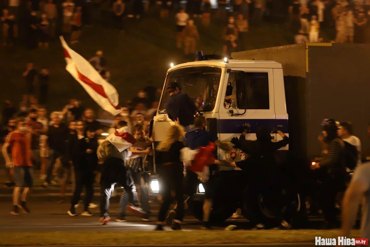 В Беларуси первый погибший во время столкновений - правозащитники