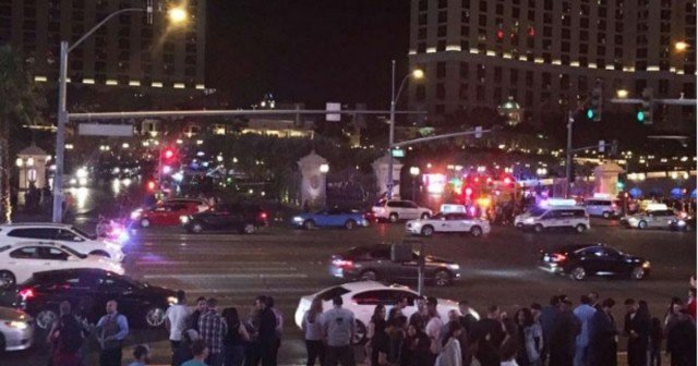Двое погибших и более 24 раненых - в Лас-Вегасе неизвестный расстрелял из автомата посетителей фестиваля: жуткие кадры