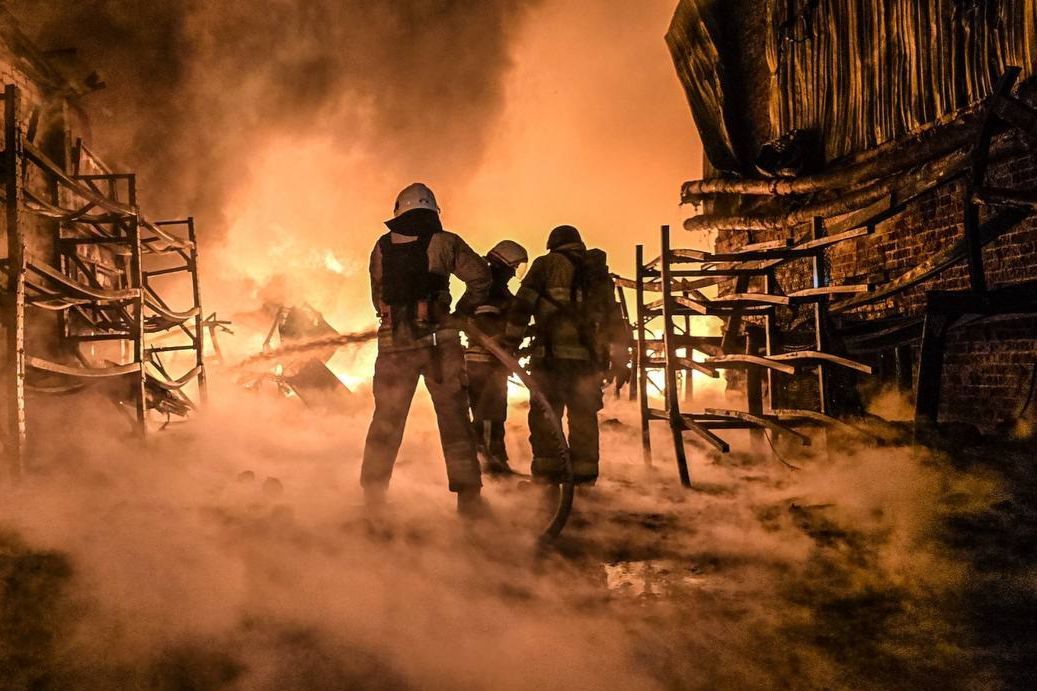 ​"Шахеды" атаковали Харьков: в городе три сильных пожара, среди пострадавших ребенок