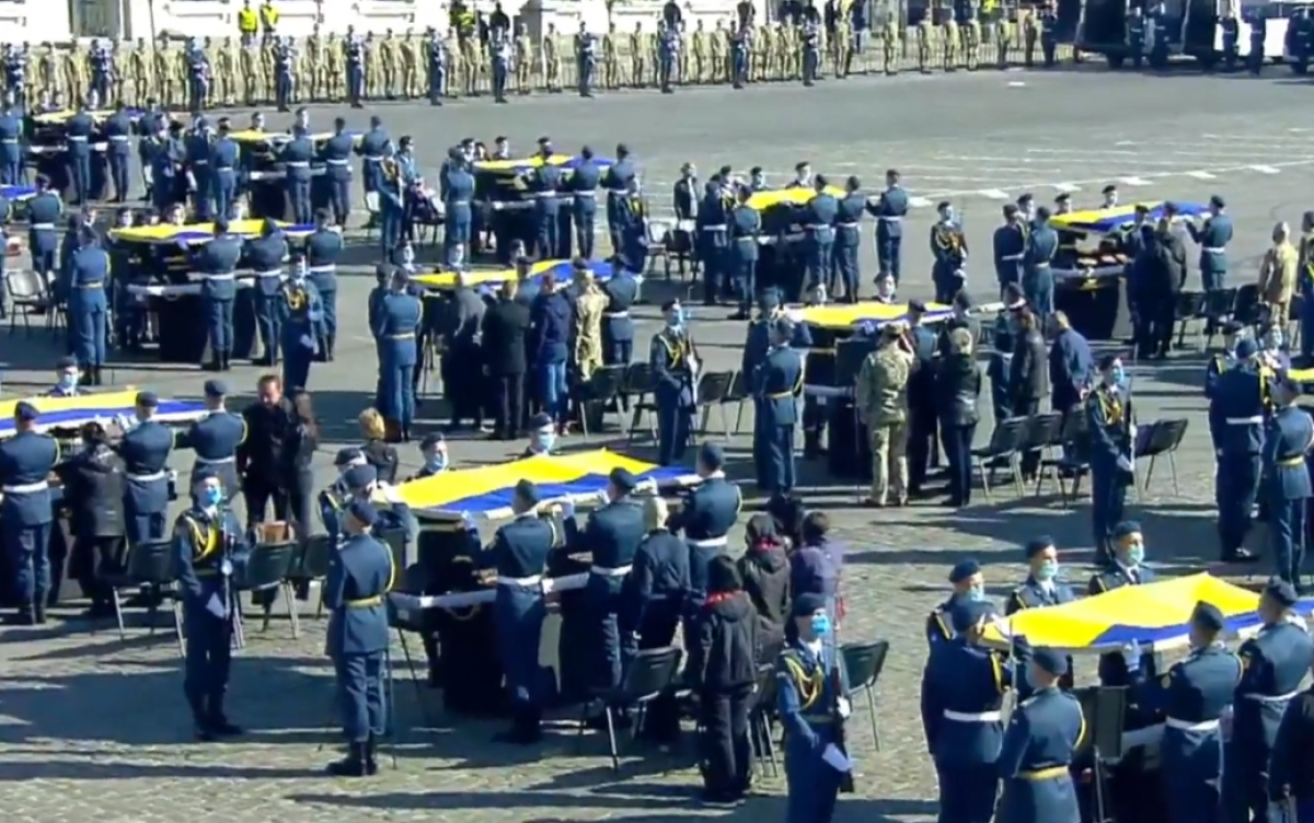 В Харькове прощаются с курсантами и офицерами, погибшими в Ан-26, кадры 