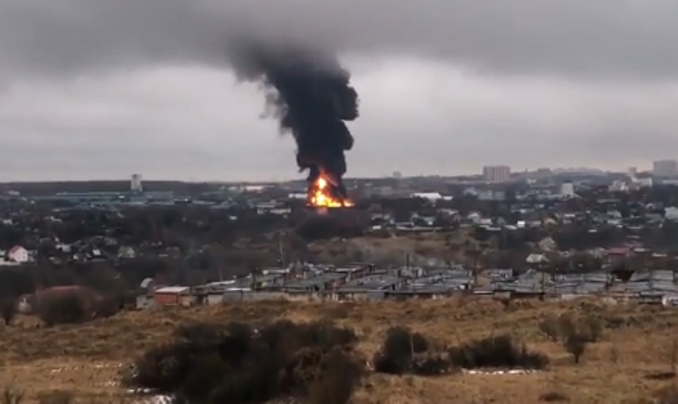 ​В российском Подольске разразился огненный ад: мощный пожар охватил склады - кадры
