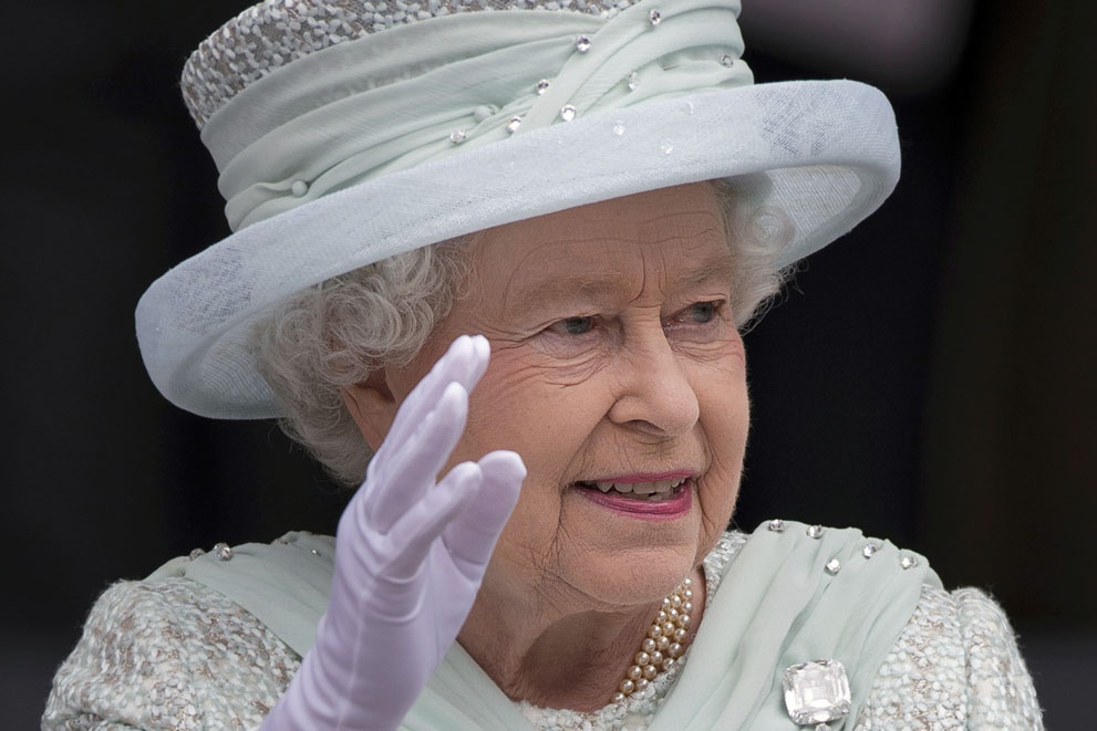 ​Видео нацистского приветствия Елизаветы II: пресса вынуждает королевскую семью открыть архивы 