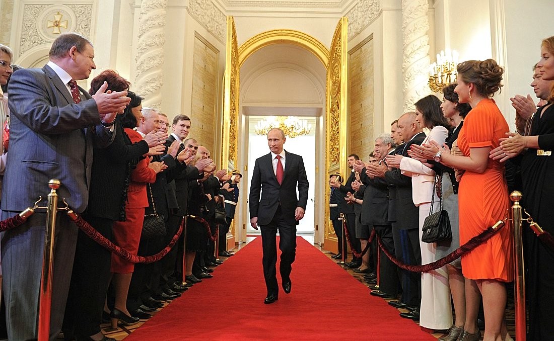 Экономический кризис добрался до Путина: царя короновали, но скромно