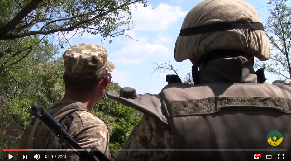 АТО: На Донбассе ВСУ поймали двух террористов, которые, проиграв в карты, прошли минное поле вдоль линии фронта - кадры