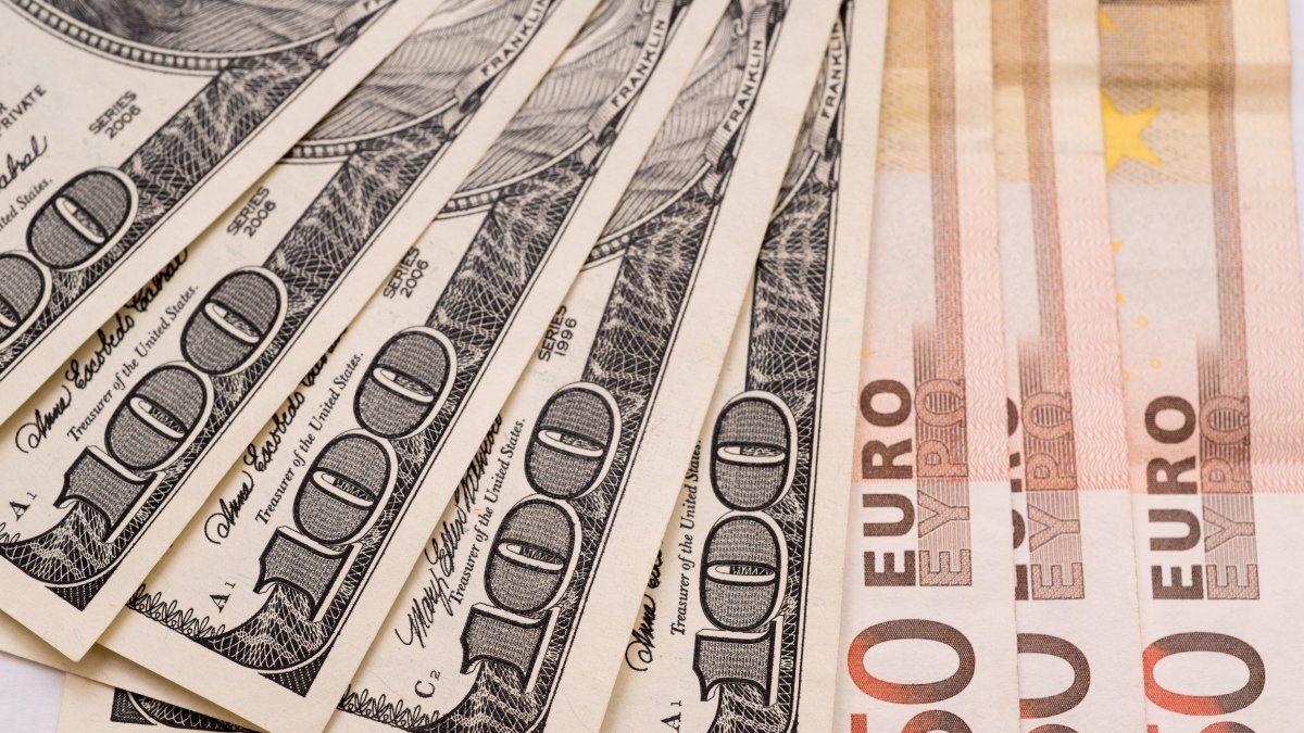 Курс доллара и евро в Украине падает несколько дней кряду