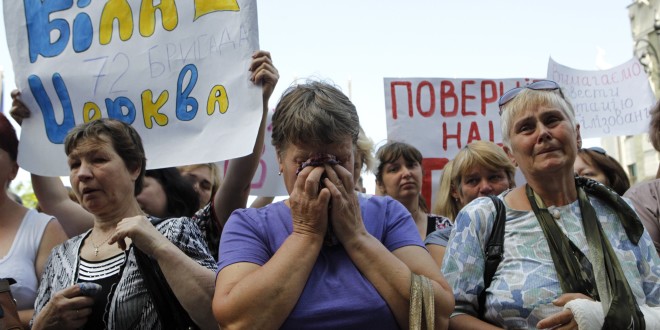 Митинг под стенами Администрации Президента: матери со слезами на глазах просят вернуть детей из плена