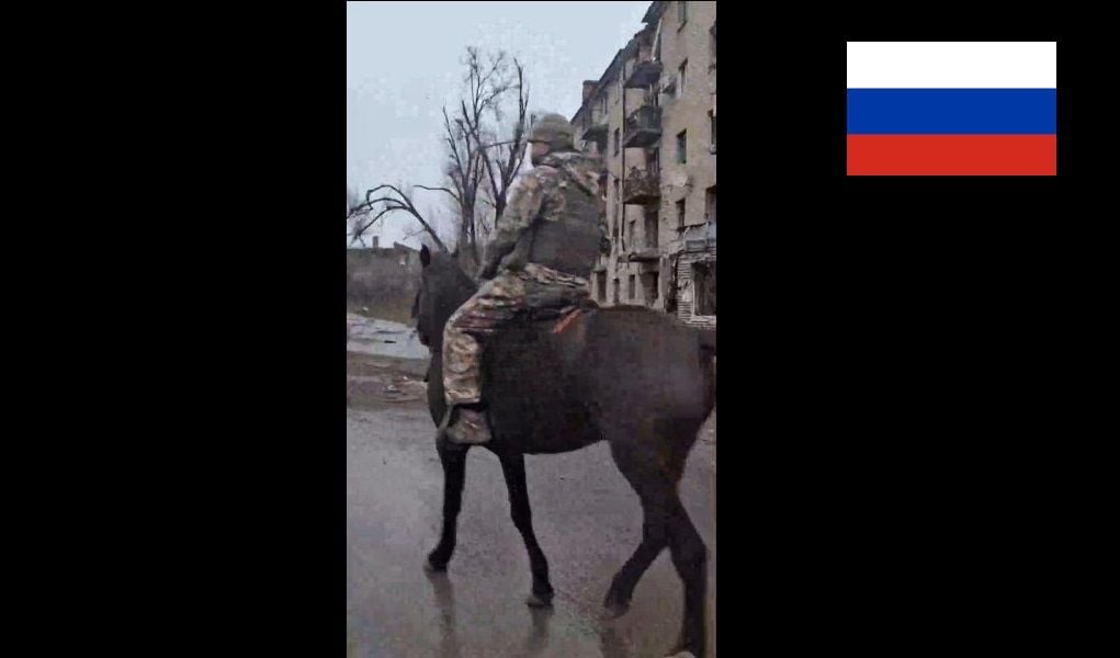 "Вторая армия в мире", - в Сети показали фото, как россияне идут в атаку на лошадях