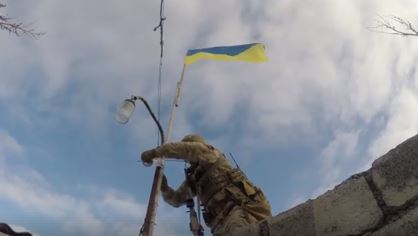 Первое видео из освобожденного поселка Рассадки: флаг Украины развивается прямо под носом у российских боевиков