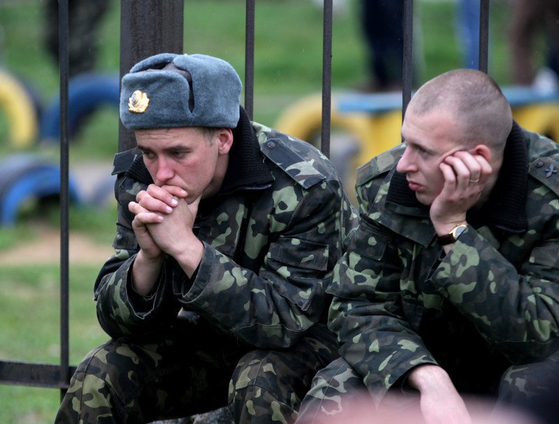 Экс-министр обороны Польши: Мы готовы поставить оружие украинским военным, чтобы они не сидели в окопах в футболках и тапочках