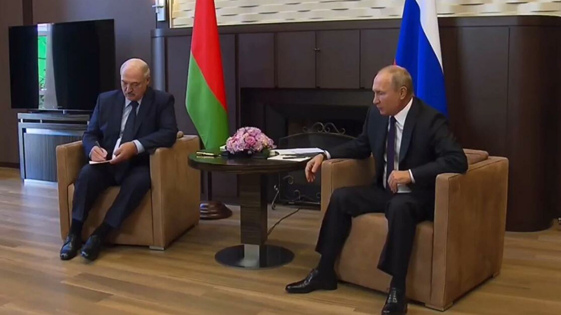 В Кремле раскрыли условия "братской помощи" для Беларуси: "На выгодных для РФ условиях"